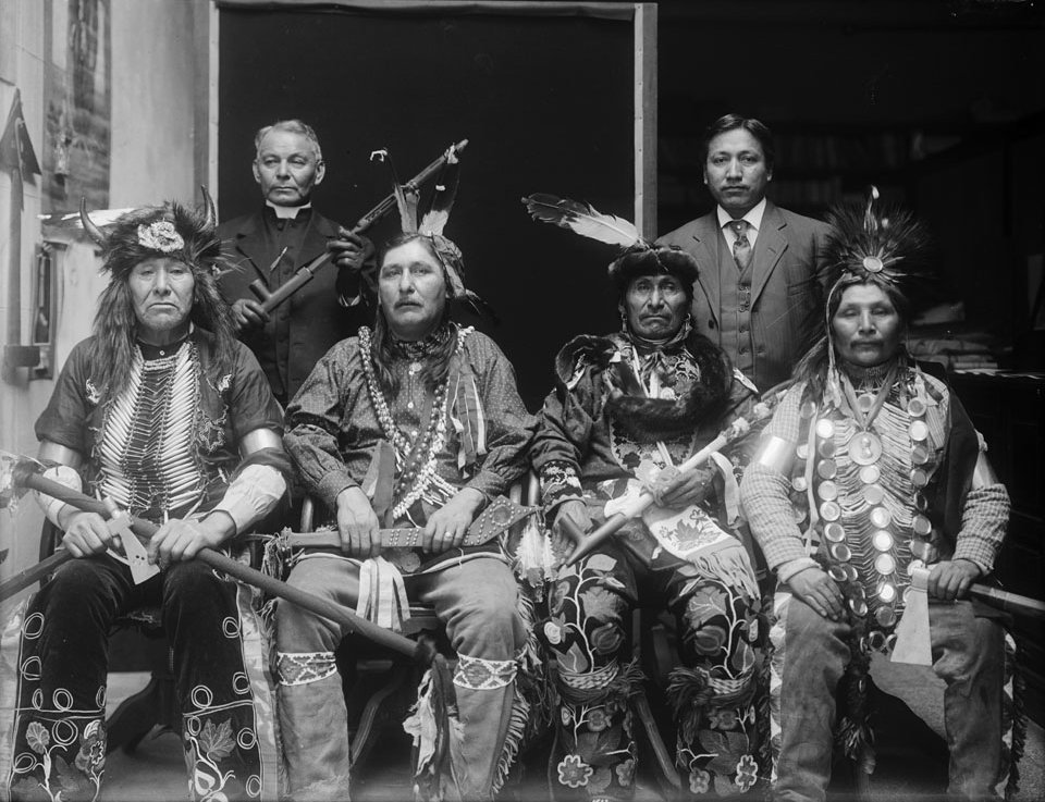 Ojibwe family.jpg